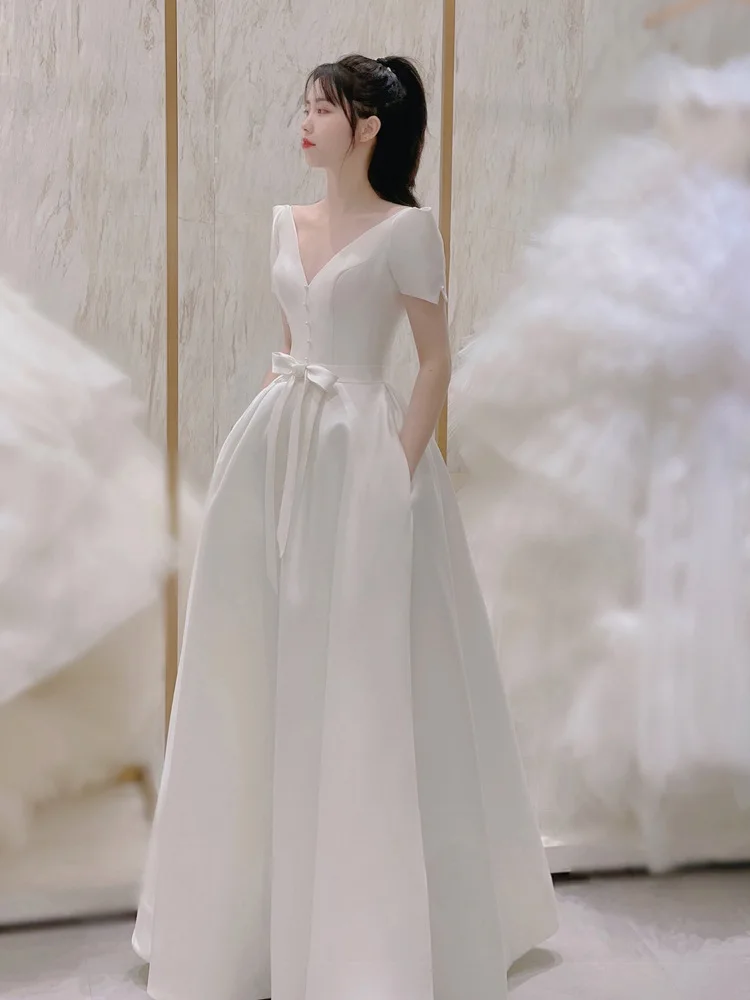 

Spring 2025 New White Satin V-neck Simple Bride Drinking Dress Light Wedding Dress Can Be Worn in Daily Life Medium Waist Fis...