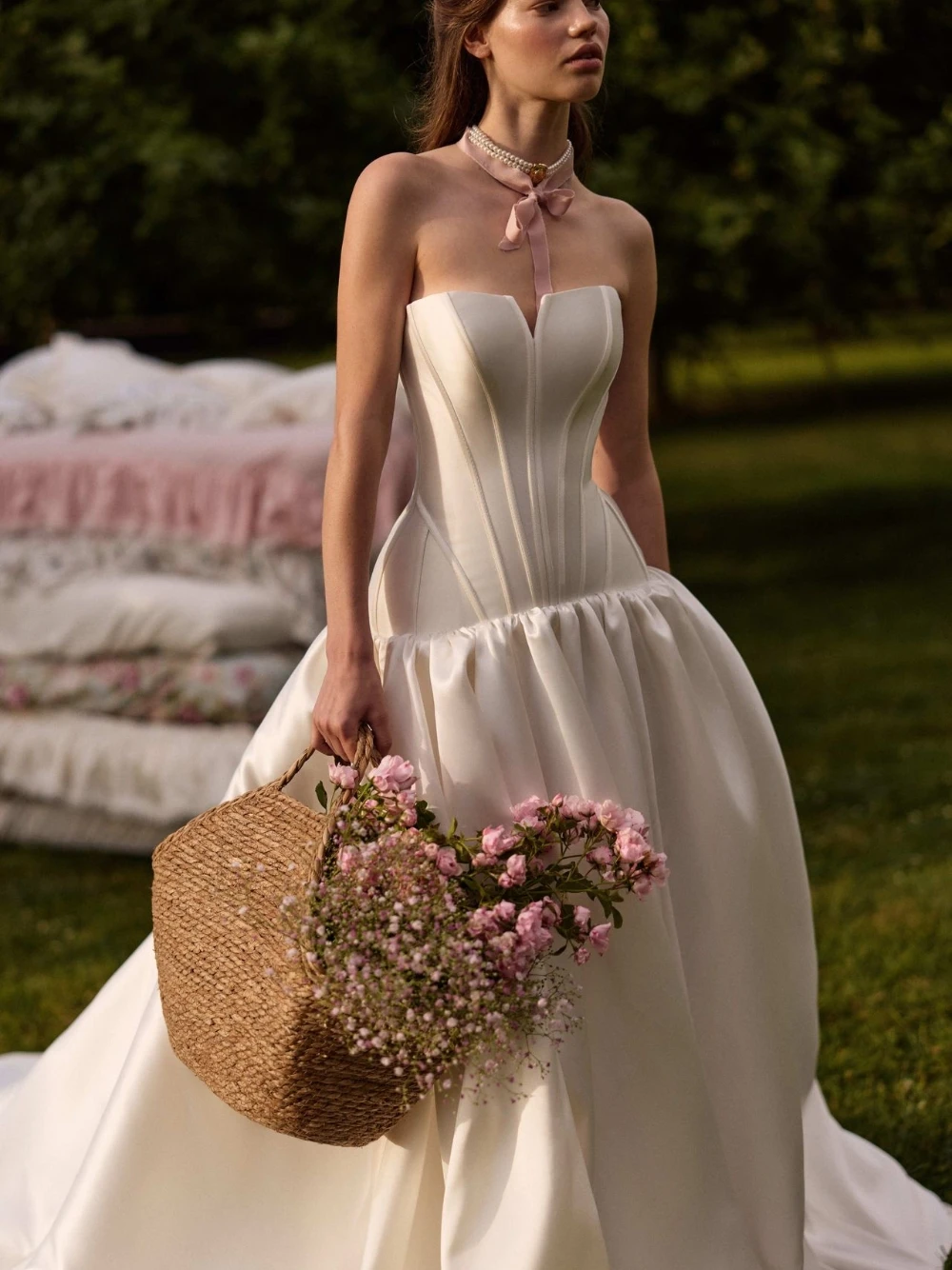 SAROULU Classy Satin Wedding Dress Slim Fit Ball Gown With Train For Manor Ceremony Stunning Strapless Customized Bride Wear