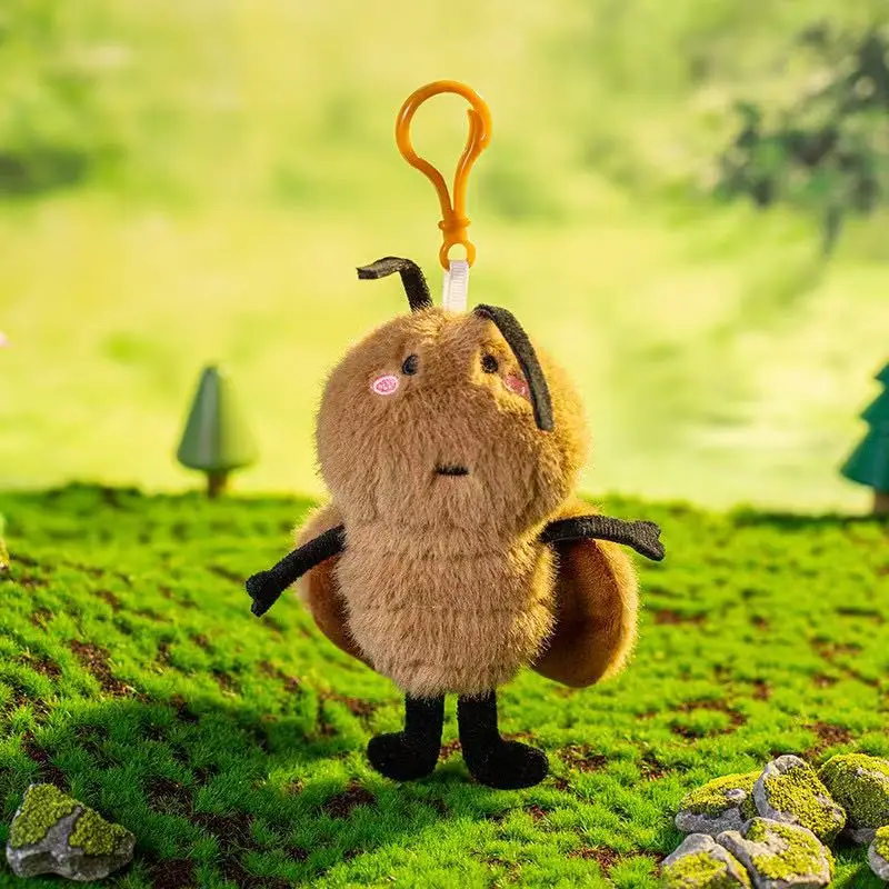 De nieuwste simulatie-insectrugzakhanger is gevuld met knuffels, leuke cartoonanime-cadeaus en interessante poppen