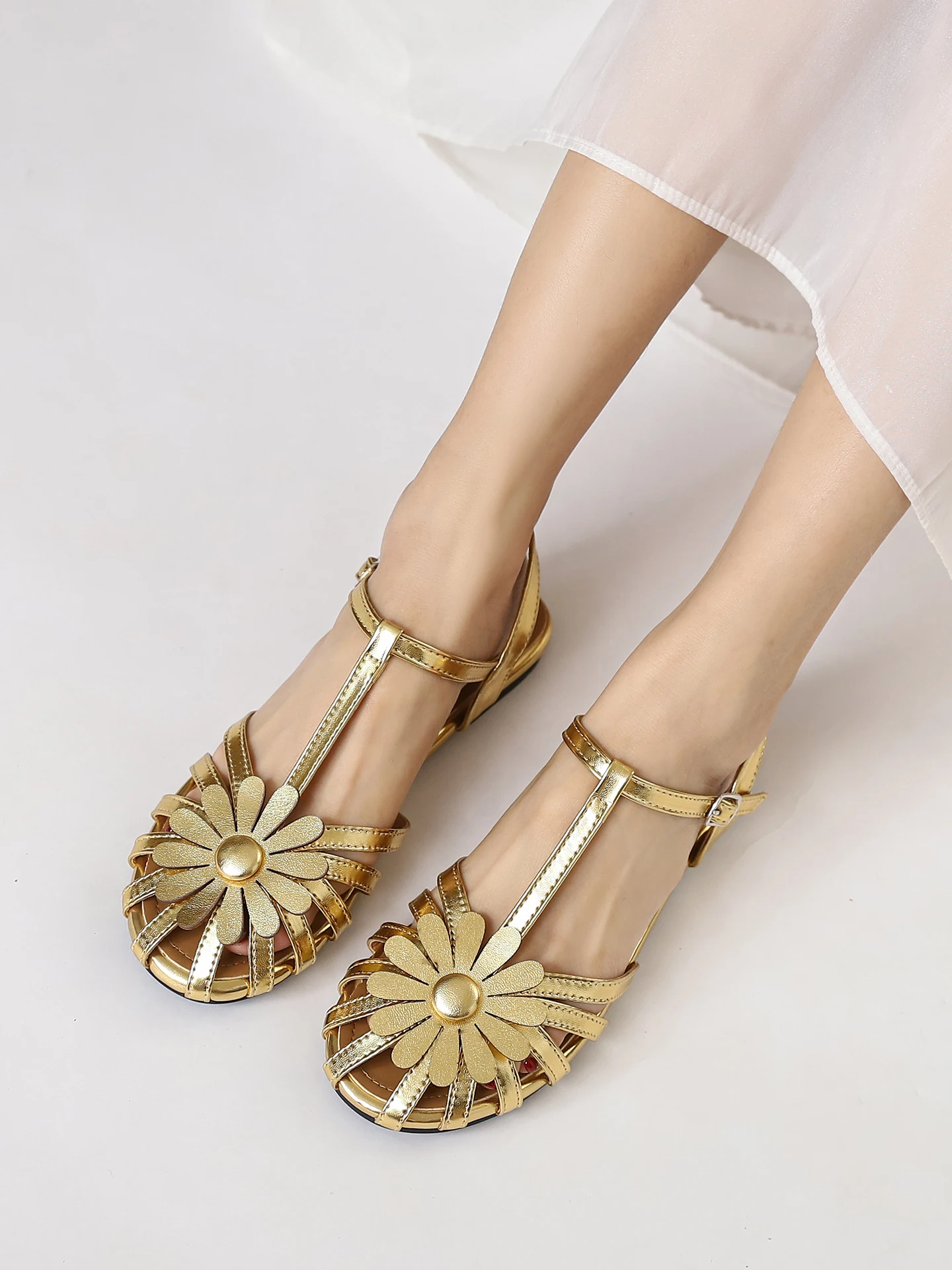 Women's Flower Head Wrap Sandals Bohemian Ethnic Style Hollow out Retro Roman Shoes Beach Cage Shoes Low Cut Flat Heel