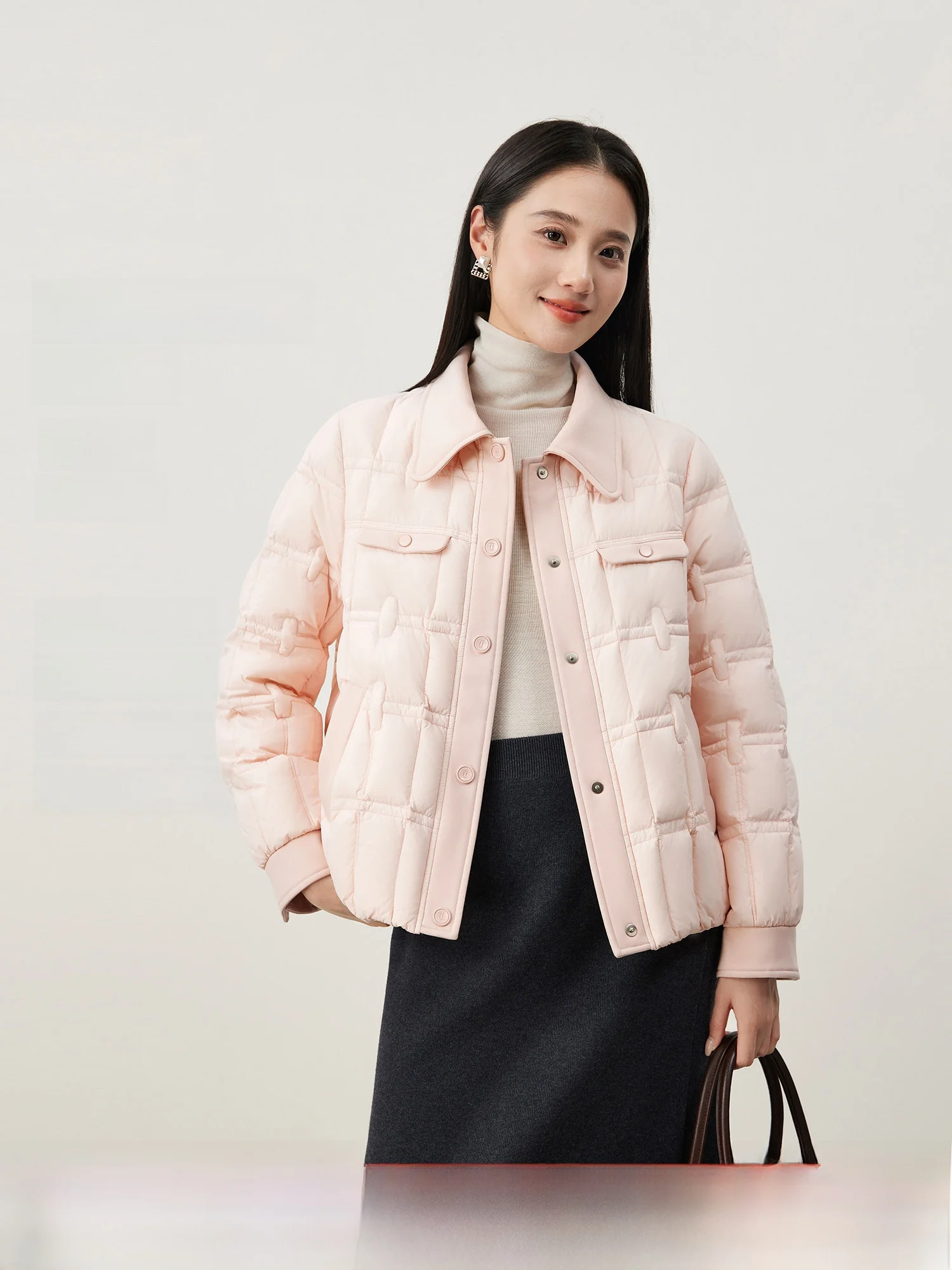 

Женское пальто Mijia High Quali Cloud Sensation с наполнителем из пены и пуха, с воротником-пэчворк, с декоративными вставками на плечах, осенне-зимнее