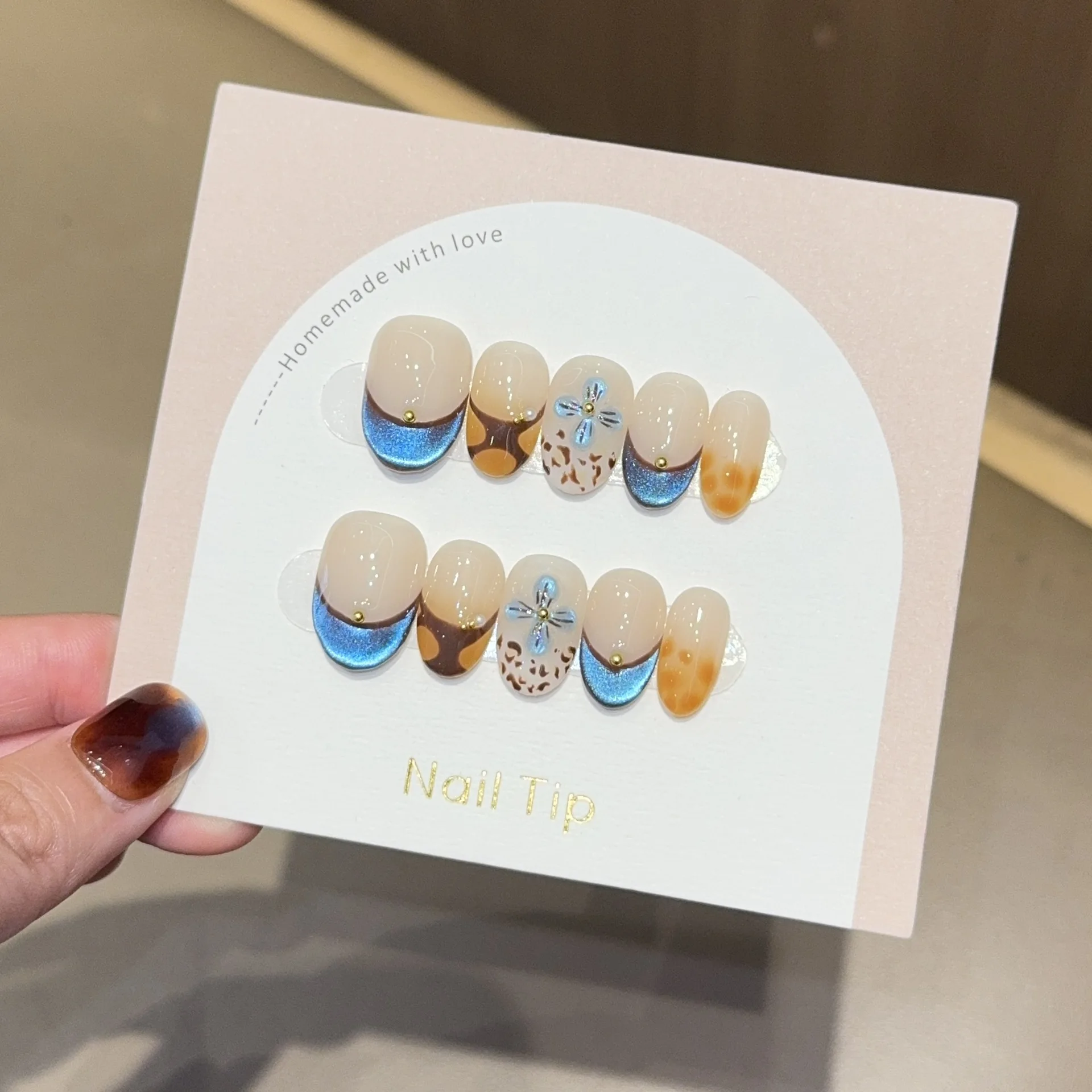 10Pcs Light Luxury Handmade Short Oval Press on Nails Glitter Cat Eyes French Retro 3D Flower Design Fake Nail Girl Wearable Tip