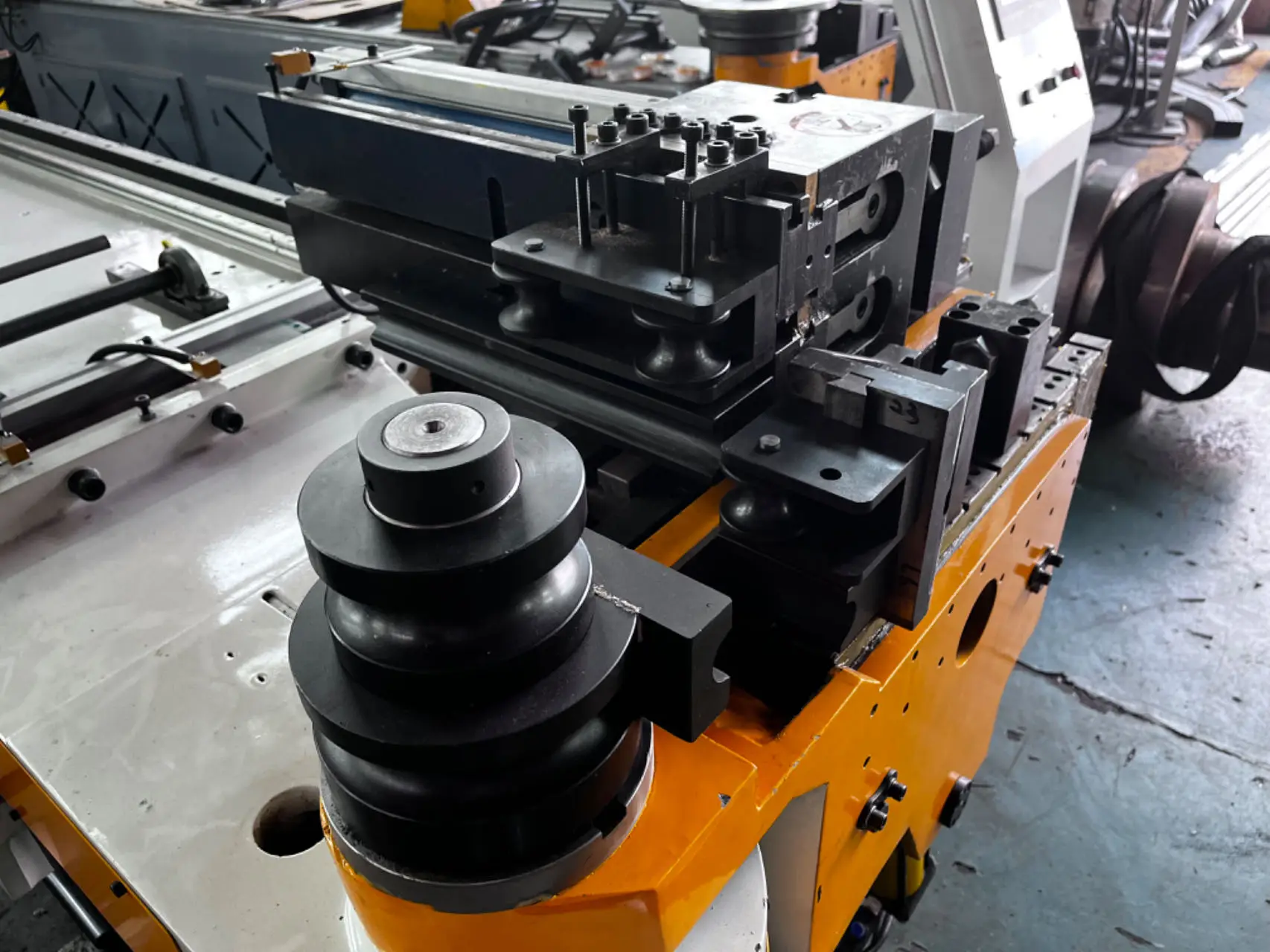 DW63CNC 4A2SV تصنيع أنابيب الأنابيب الأوتوماتيكية والكراسي والأثاث