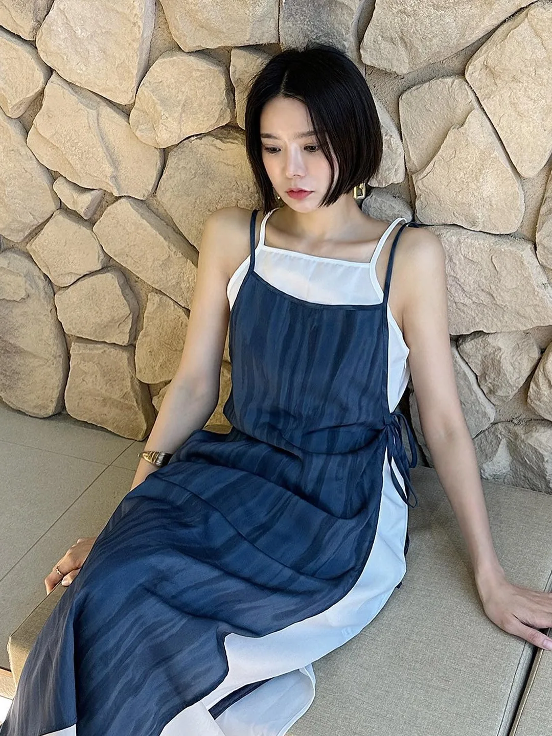 여성용 벨트 스트랩이 있는 세련된 투피스 드레스 여름 빈티지 사이드 슬릿 롱 스커트 개성있는 스플라이싱 디자인 출퇴근 스타일