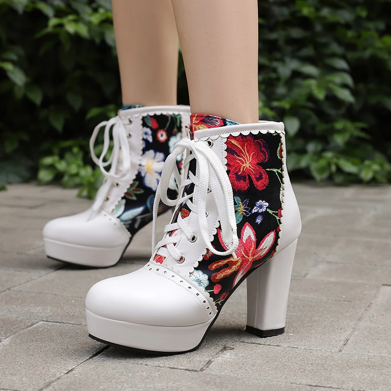 Plus Size Round Toe Thick Heel Printed Lolita Style Short Boots Platform Short Plush Lining Flower Fashion Women's Boots