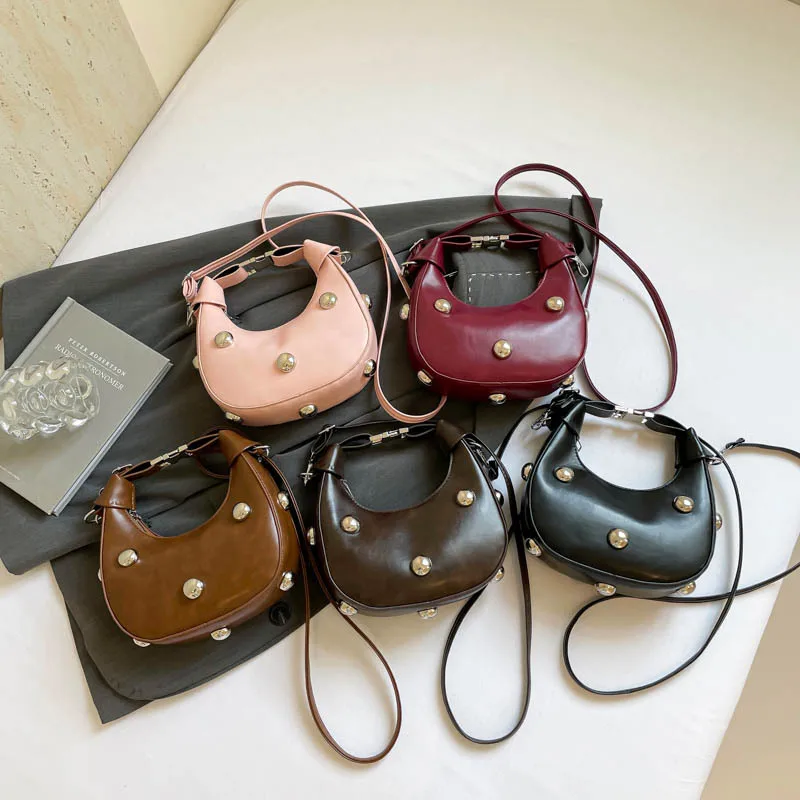 

Элегантная женская сумка через плечо с шипами, новинка 2023 года, роскошная сумка через плечо в форме полумесяца, модная сумка для всех случаев