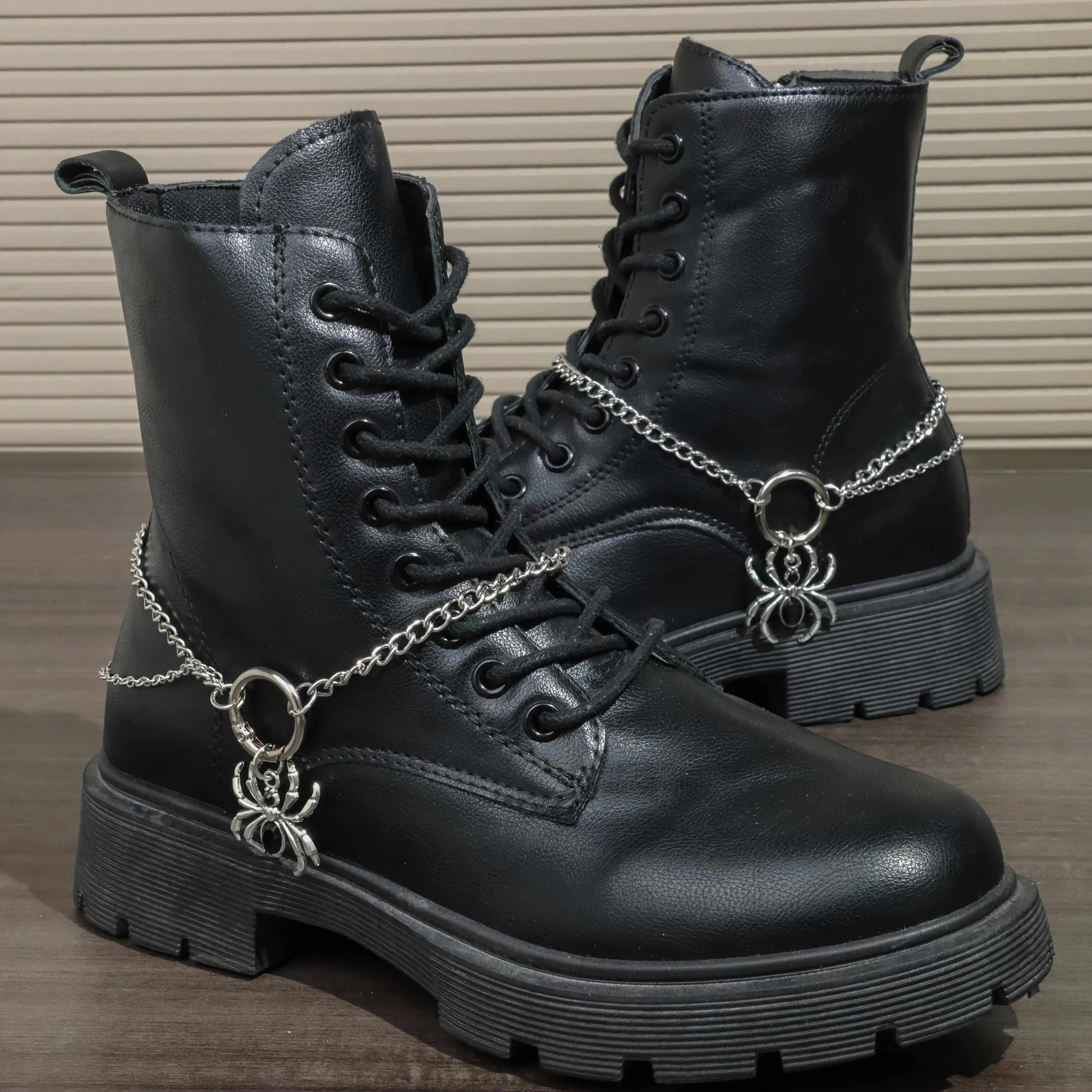 2 pieces of Y2K punk-style spider pendant shoe chains, suitable for daily wear, Halloween subculture parties and as gifts