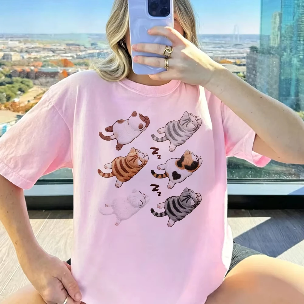 Women's Tee Sleeping Kittens Embroidery Look T-Shirt, Cute Napping Cats Circular Graphic Tee, Cat Lover Casual Cotton Shirt Gift