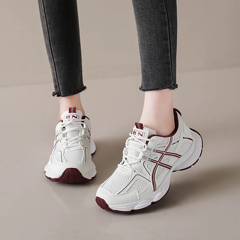 في الهواء الطلق شبكة أحذية رياضية عدم الانزلاق اللياقة البدنية النساء أحذية رياضية تنفس أحذية رياضية غير رسمية للجري موضة المشي السيدات المدربين جديد