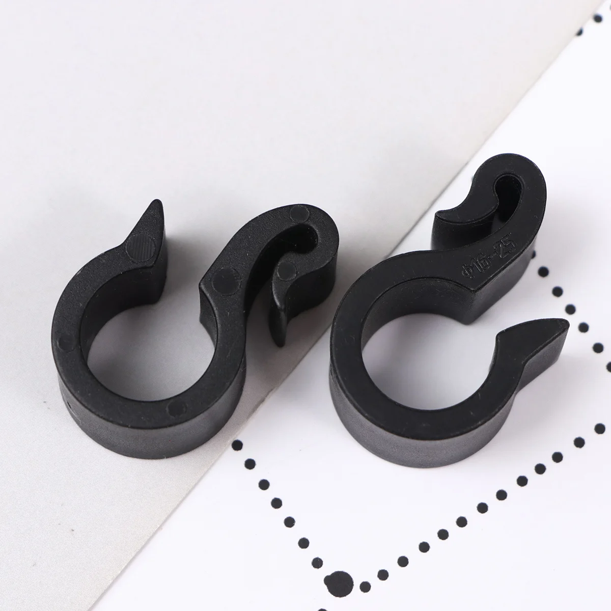 

50Pcs Water Hose Buckle Garden Tube Clip for Irrigation System Pe Drip Line Fastening Lightweight Plastic Pipe Holder Black