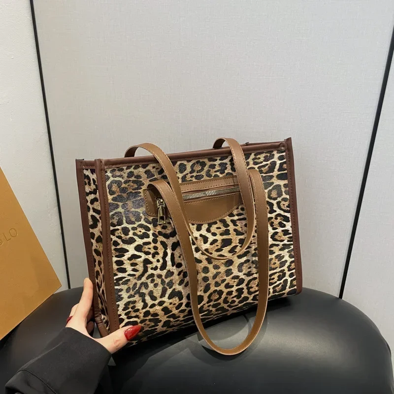 

Leisure commuting large capacity bag leopard print shoulder tote bag