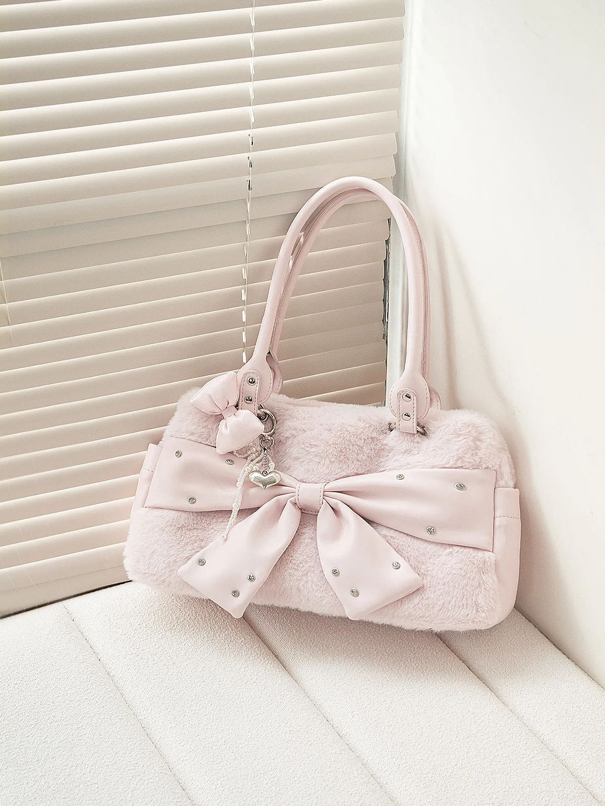 Light Luxury Fashion Bow Sparkling Diamond Inlaid Women's Bag Autumn And Winter Casual Versatile Horizontal Square Plush Handbag