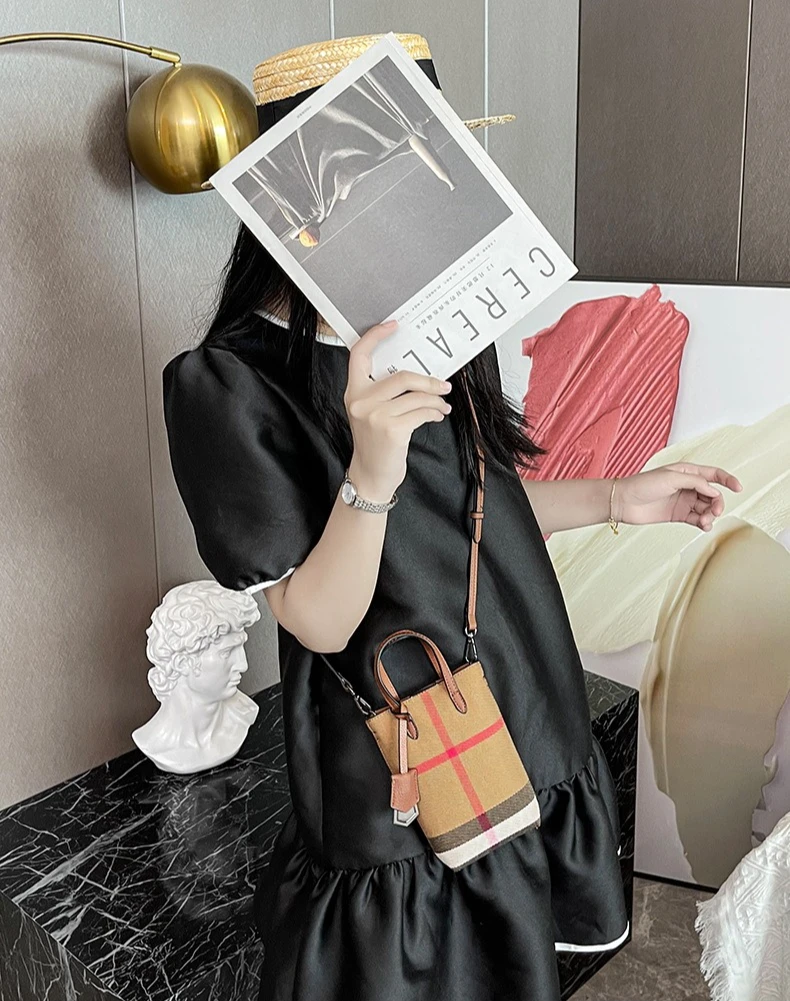 

A Preppy Style Vertical Tote 2025, Soft Durable Plaid Canvas Bag, Convertible Top Handle Crossbody for School & Outings