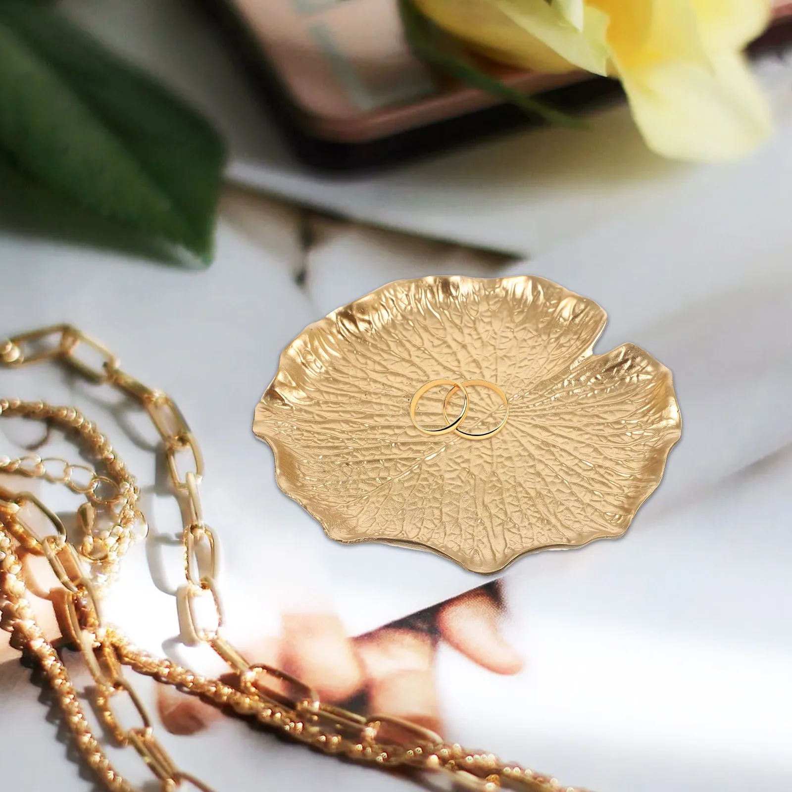 

Elegant Leaf Shaped Jewelry Dish Tray Sturdy Metal Trinket Organizer for Bedroom Dresser Vanity Decorative Ring Holder