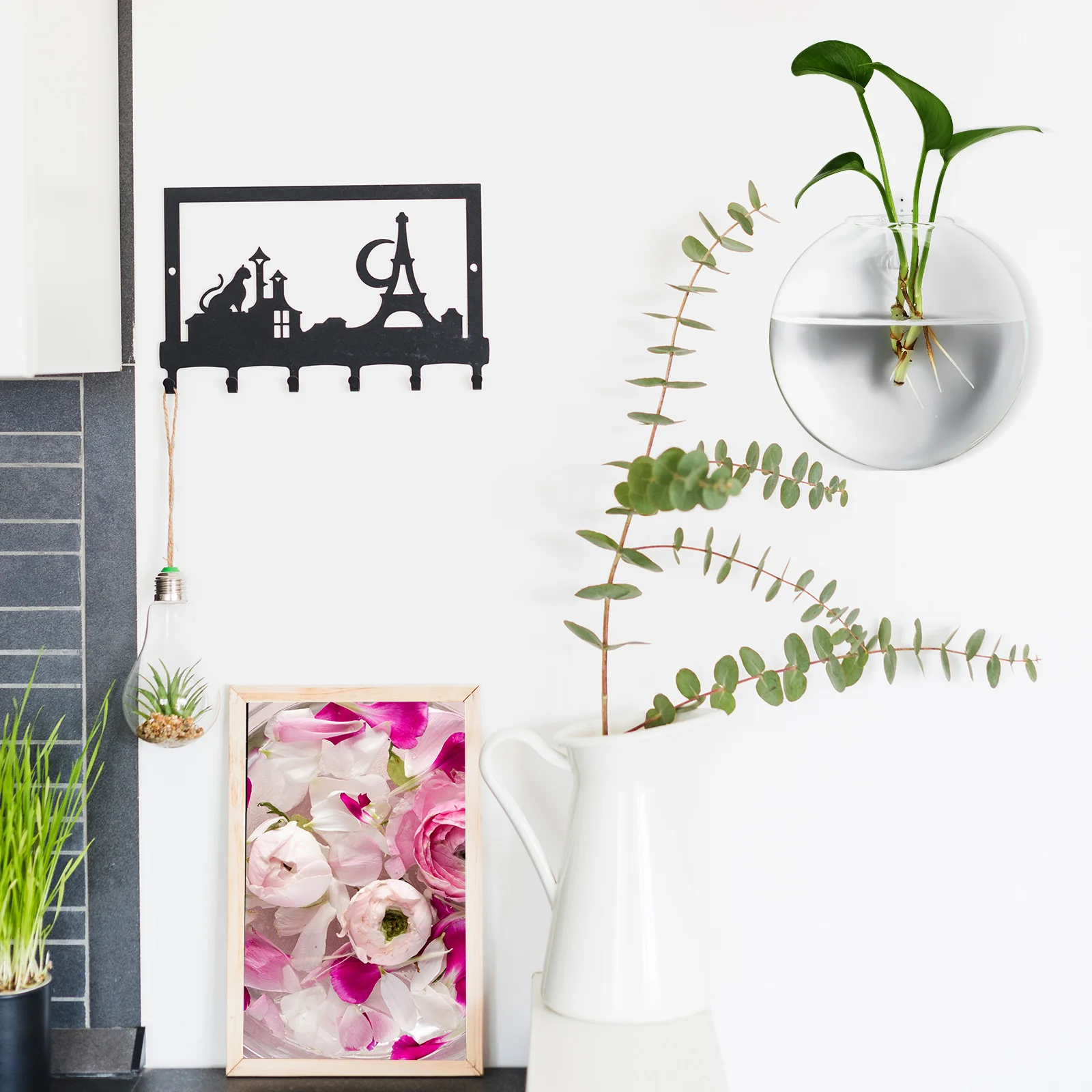 

4Pcs Transparent Wall Hanging Glass Vase Set Clear Containers for Flowers Or Pebbles Stylish Home Decor Accent for Any Room