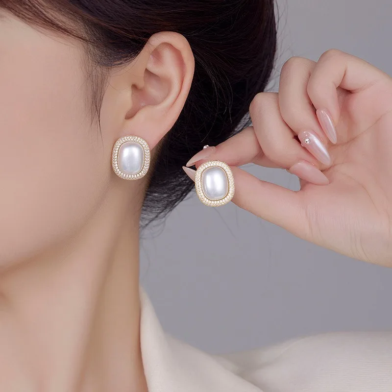 

Ретро-квадратные серьги-гвоздики с жемчугом, легкие и роскошные, элегантные, с серебряной иглой S925, высококачественные, модные, в стиле знаменитостей, изысканные