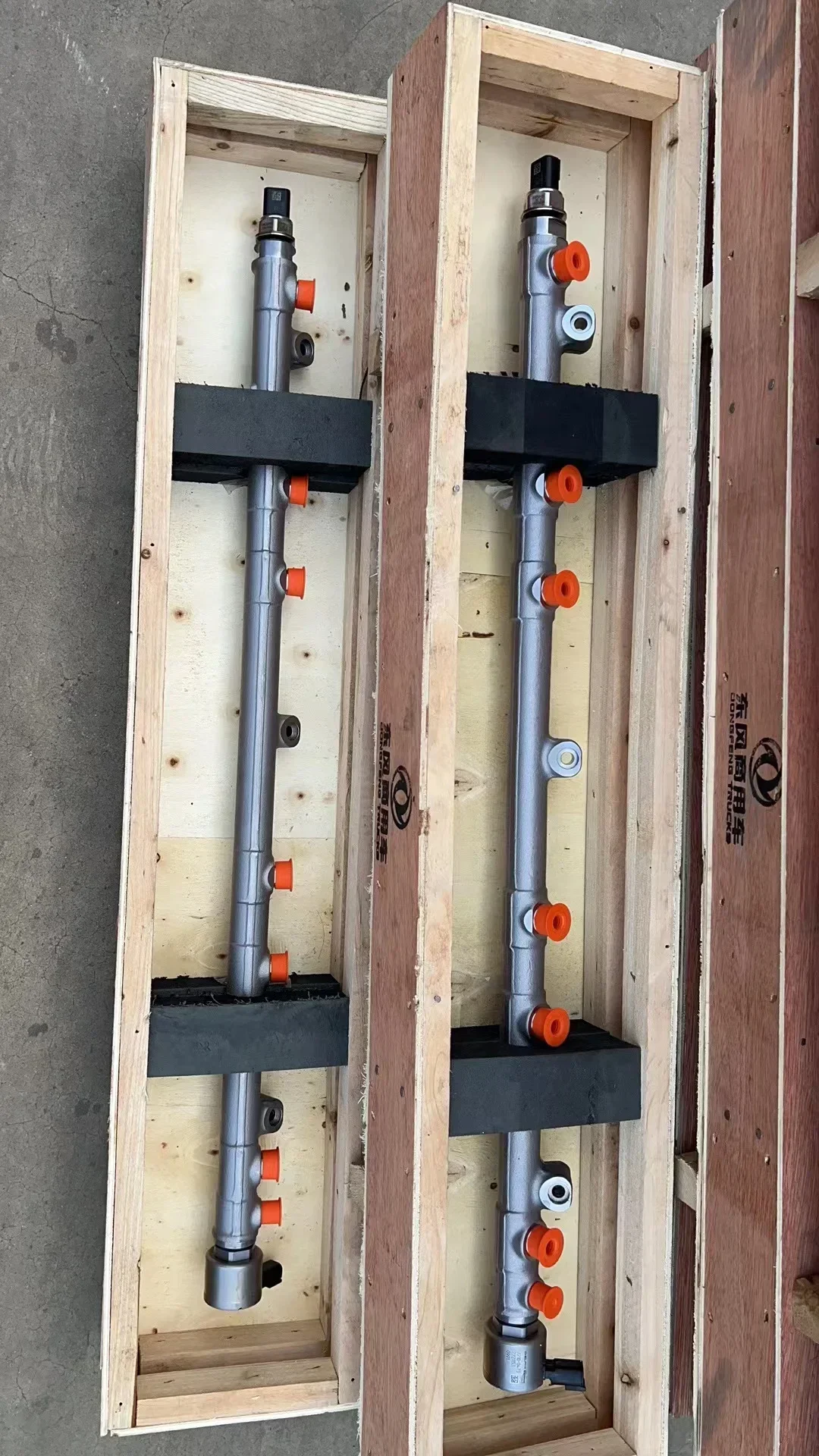 Diesel Fuel Engine Fuel Rail with 7210-0473 Valve and 85PP51-03 Rail Sensor