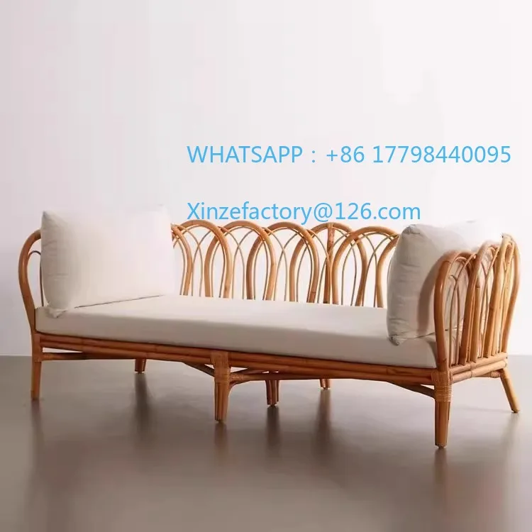 أريكة الروطان القابلة للتخصيص في غرفة المعيشة، شقة صغيرة