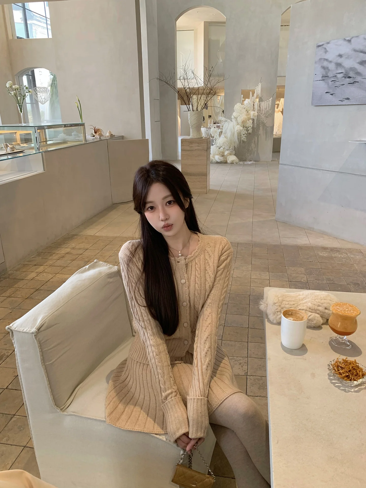 

Cute Ja Willow Hazelnut Forest Two-Color Knitted Woolen Half-Skirt Set Casual Style round Neck Short Sleeve Winter Fashion
