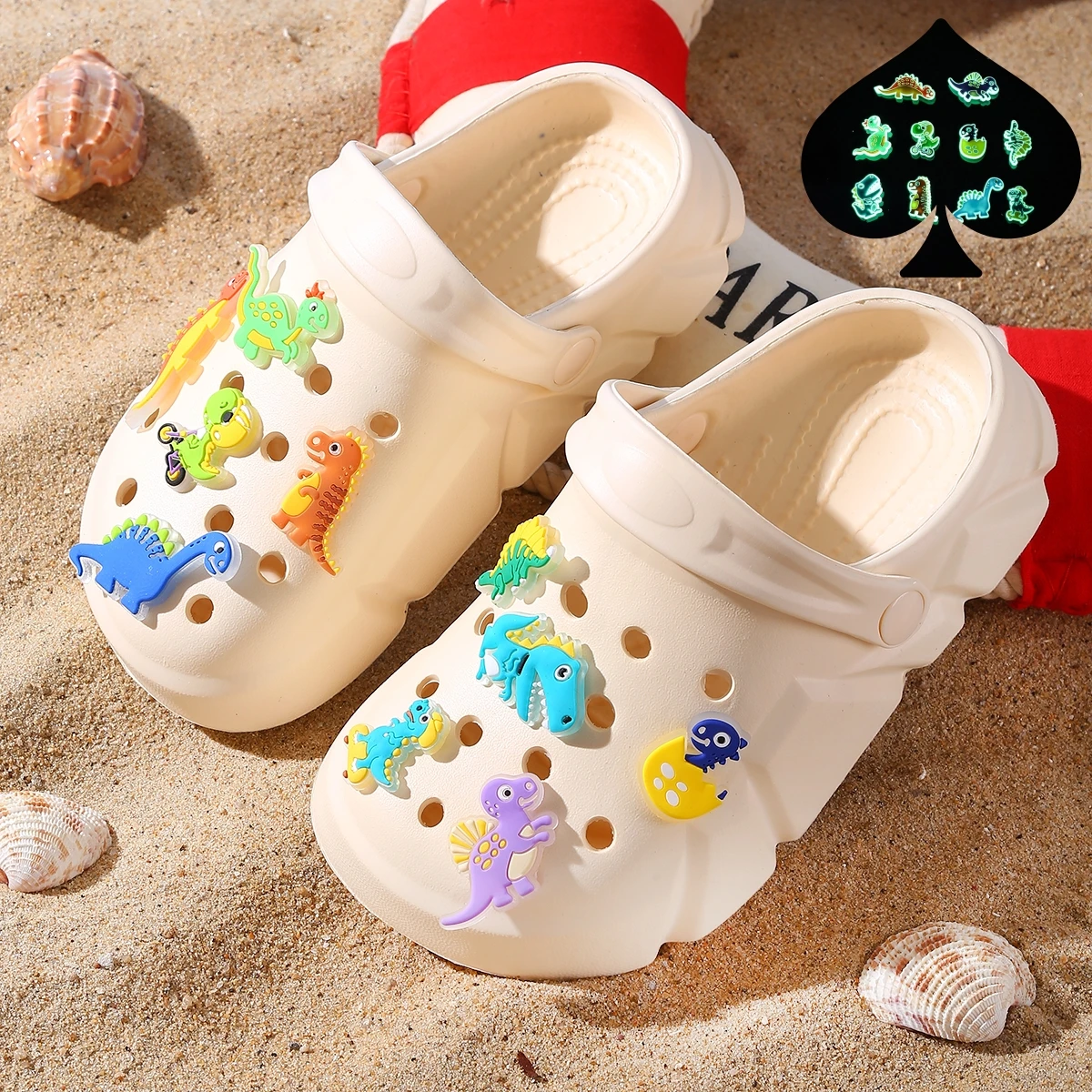 Atmungsaktive Freizeit-Clogs für Jungen mit leuchtender Cartoon-Dinosaurier-Dekoration, leichte Clogs für Dusche, Strand und Pool 3057 – Detail 4