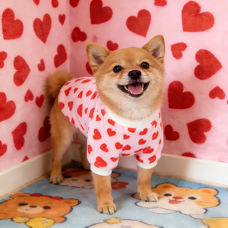 

Платье ко Дню святого Валентина, новинка весенней коллекции, из фланелевой ткани, розовое, с маленьким принтом в виде сердечек, удобное, дышащее, подарок, одежда для домашних животных, товары для животных.