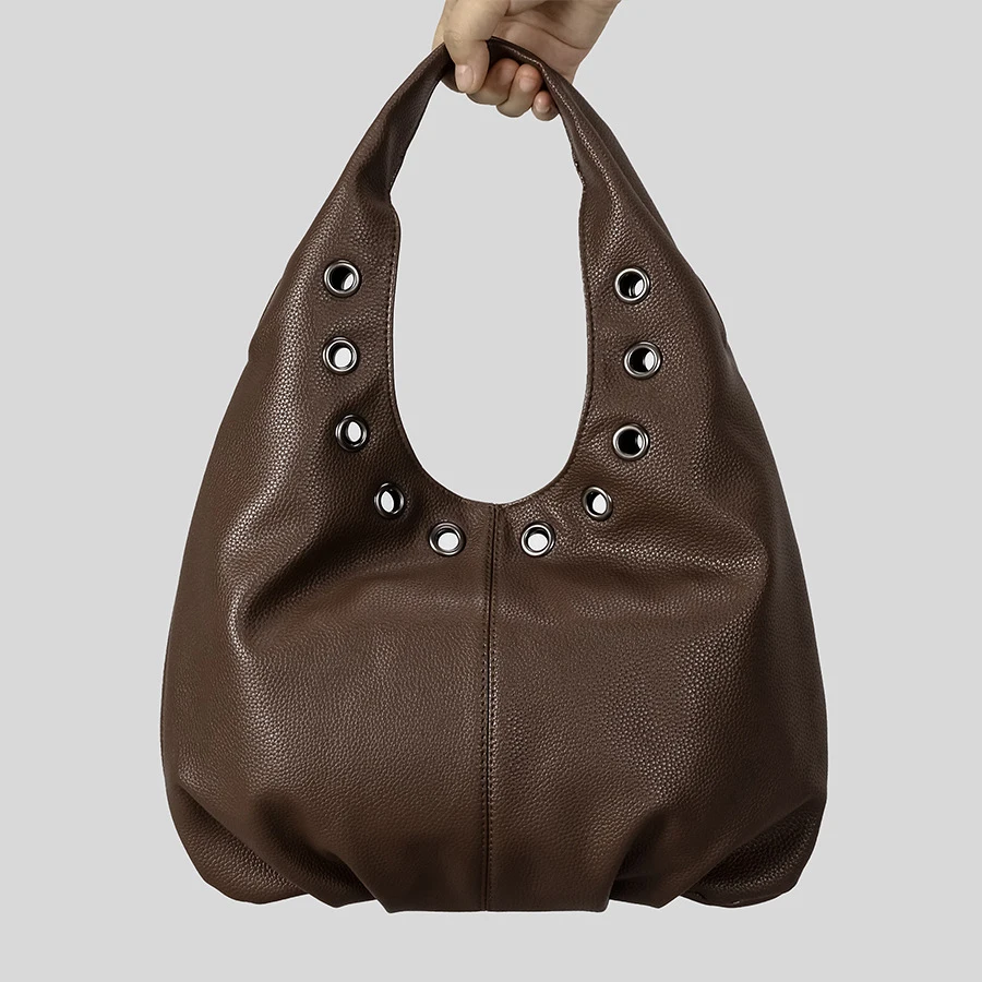 

2025 Новая модная женская сумка с полыми заклепками, сумка большой вместимости, высококачественная плиссированная сумка на плечо, сумка для подмышек