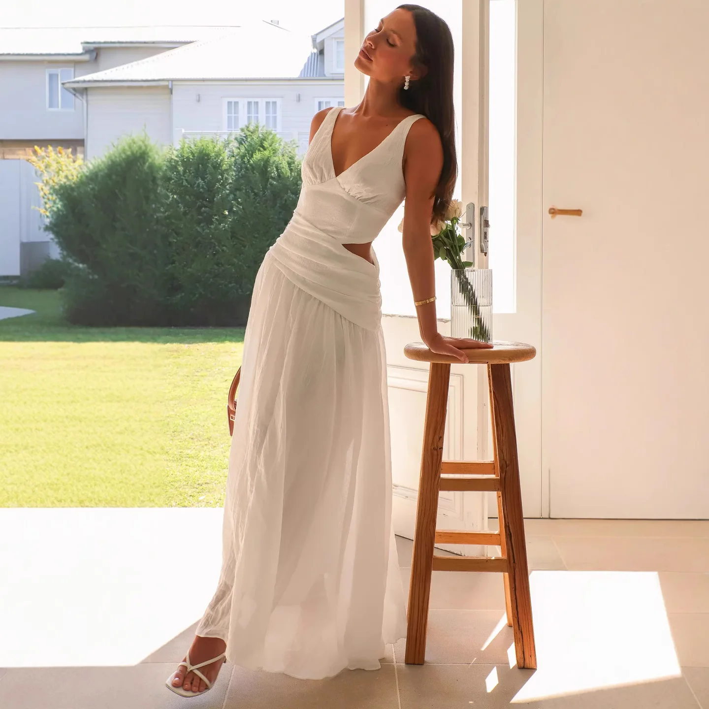 

New Women's Dress V-neck Sleeveless Slim Fit Exposed Waist Solid Color Splicing Large Swing Long Dress Party Outfit