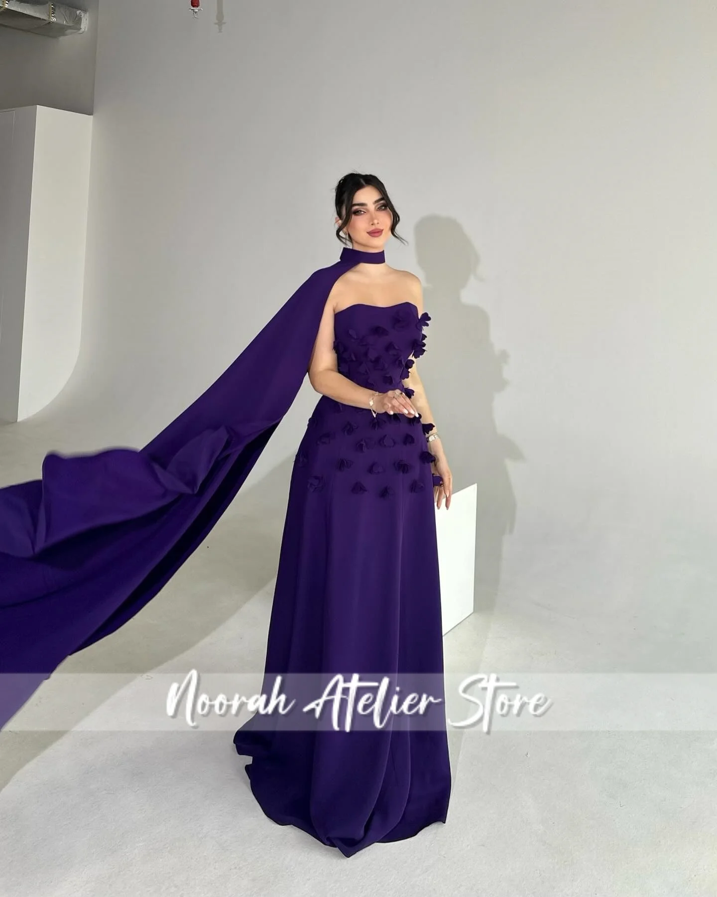 فساتين سهرة نسائية أنيقة أرجوانية بدون حمالات ثلاثية الأبعاد فاخرة على شكل زهرة 2025 وشاح طويل للنساء في دبي فستان حفلات مخصص