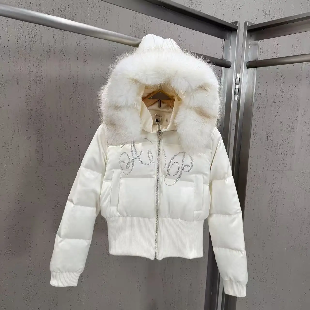 2026 New Autumn Winter Letters Hot Diamonds Hooded Wadded Jacket Thread Slimming Women Long Sleeve Duck Down Coat Warm Parkas