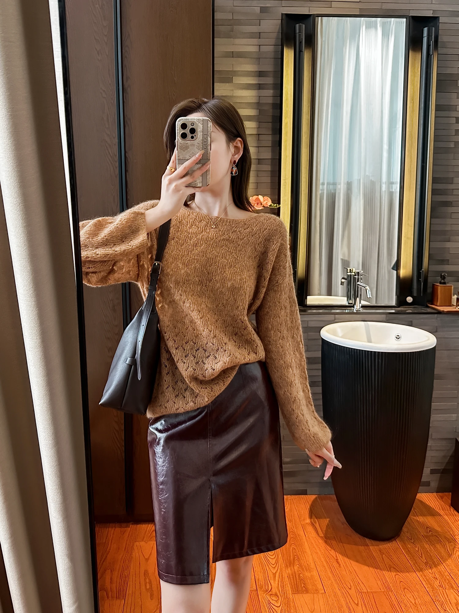 

Soft Woolen Knitted Top Women's Autumn Casual Loose Fit round Ne Long Sve Hollow out Camel Color Faion Sensation