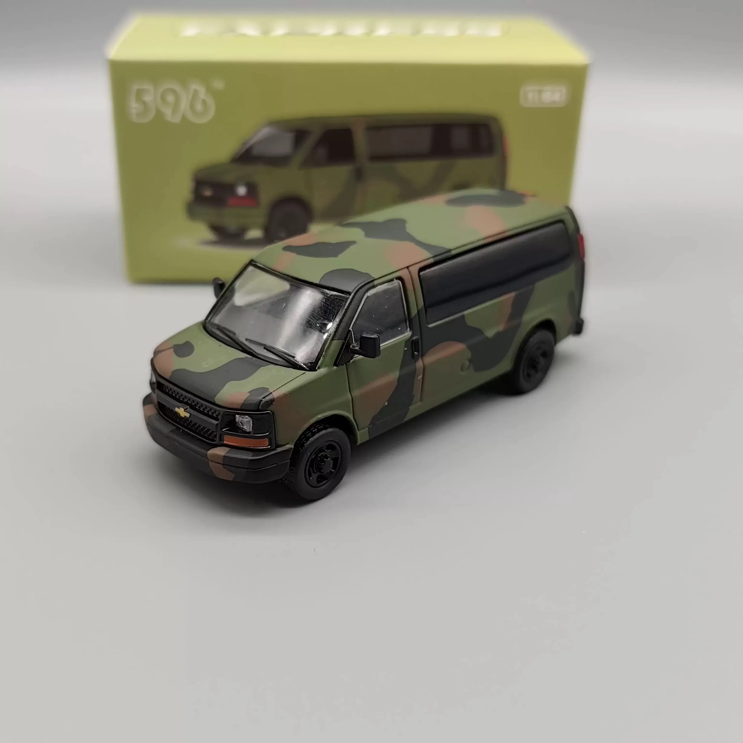 

Модель 596 1/64 Chevrolet VAN Модель военного автомобиля из камуфляжного сплава