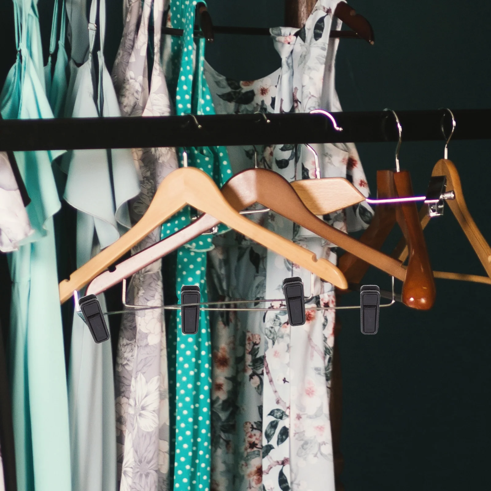 

20 Pcs Windproof Hanger Clips Clothes Sheet Velour Heavy Duty Laundry Drying Sturdy ABS Material Multi Functional