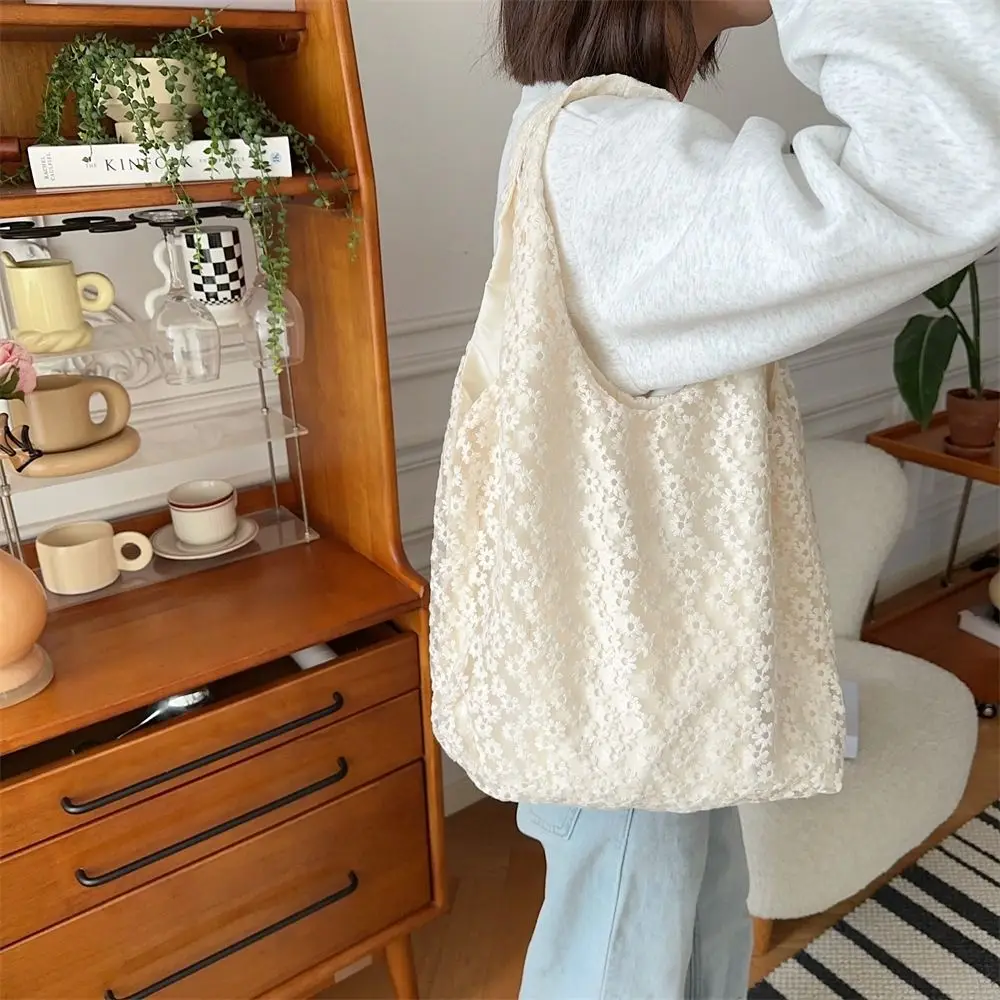 

Elegant Sweet Daisy Flower Shoulder Bag Nylon Underarm Bag Bohemian Handbag Lightweight Pastoral Style Beach Bag Shopping