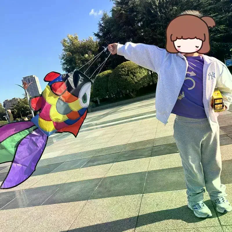 Giocattoli da gioco per bucato per bambini, 1 pezzo di manica a vento con aquilone di pesce arcobaleno, decorazione da giardino per esterni con ciondolo aquilone 3D con pesce perla