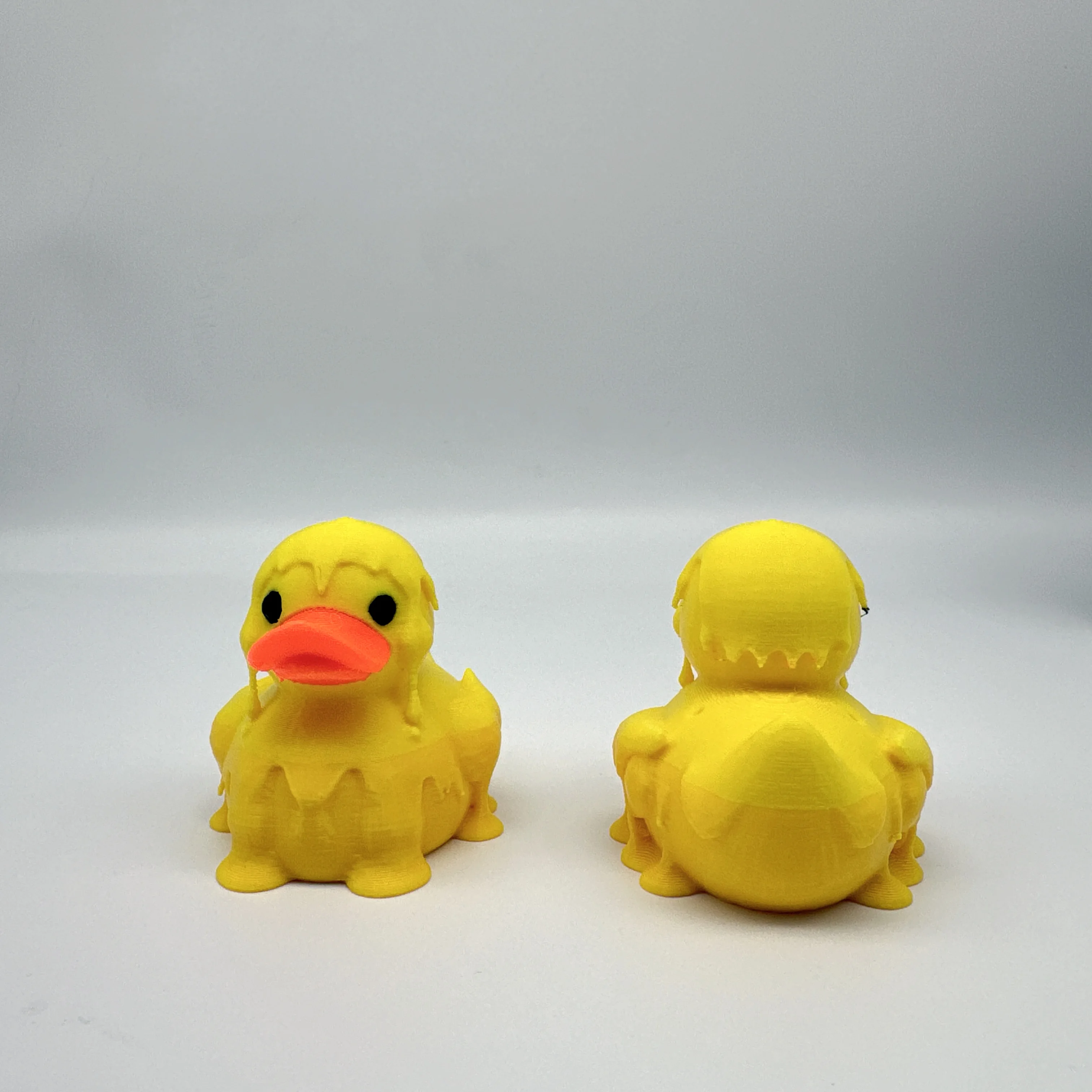 تمثال بطة صفراء مذابة ثلاثي الأبعاد، بلاستيك متين، مناسب للاستخدام الداخلي/الخارجي، سطح المكتب، الحديقة، السيارة، هدية تزيين المنزل #2