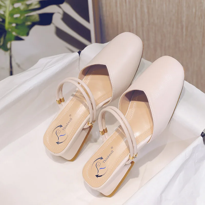 

Сандалии 2026: Новинка лета, модные римские туфли на среднем толстом квадратном каблуке, стильные шлепанцы