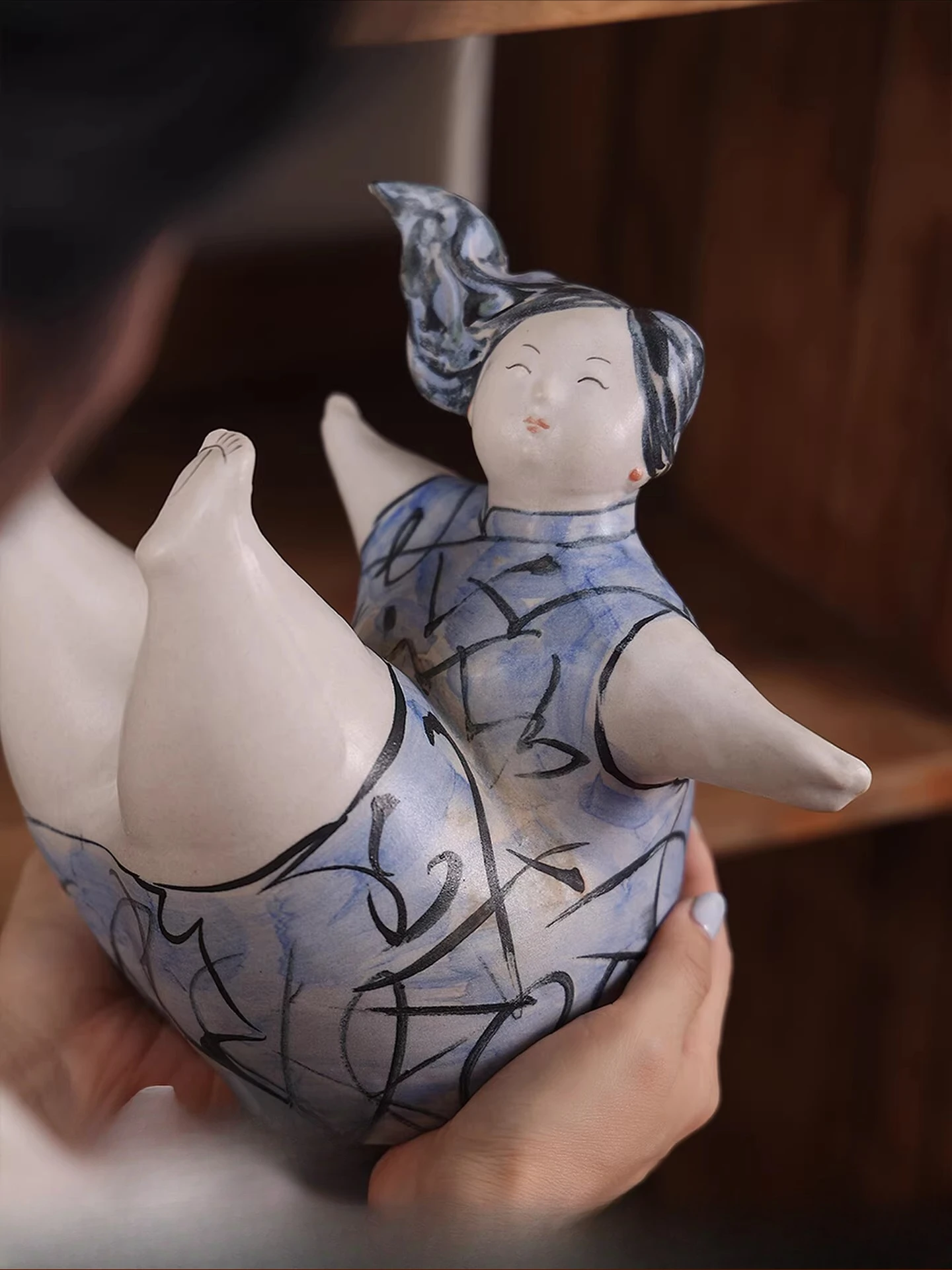 Jingdezhen Porcelain Girl Figurine Vintage Tabletop Decor Creative Ceramic Art for Living Room Home Office Shelf Display view 2