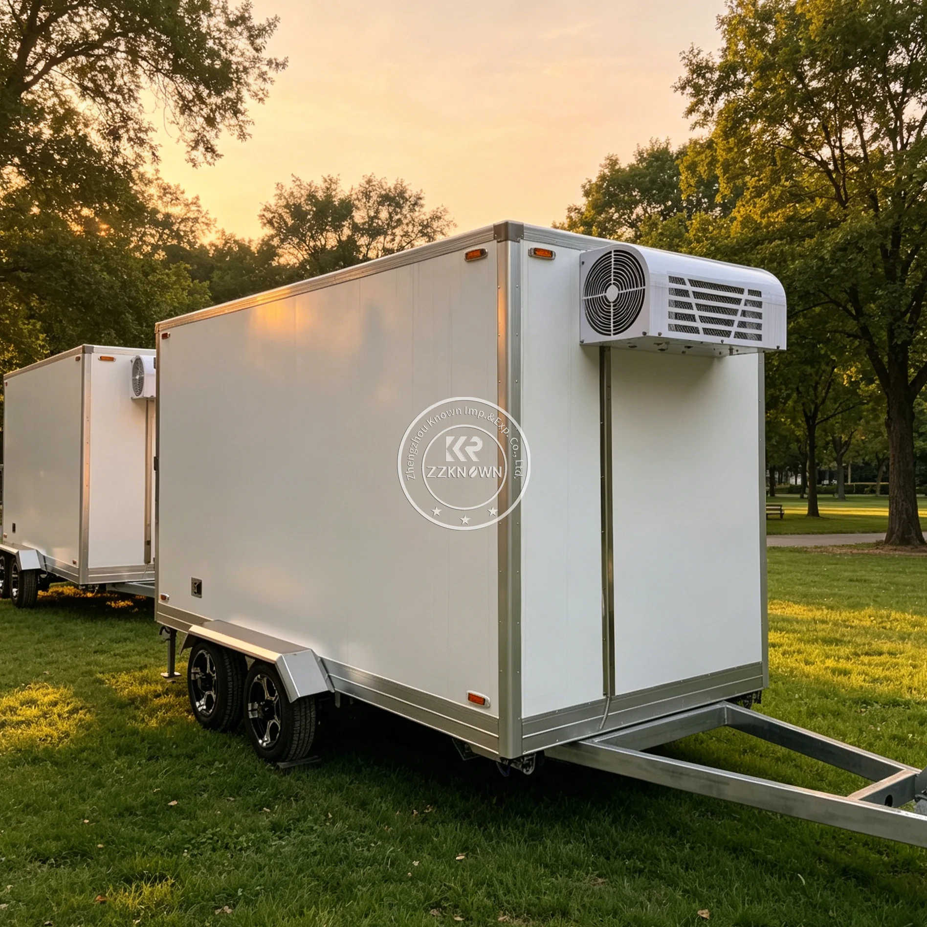 Multi Functional Refrigerated Truck Industrial Reefer Truck Portable Freezer Trailer For Food Transport
