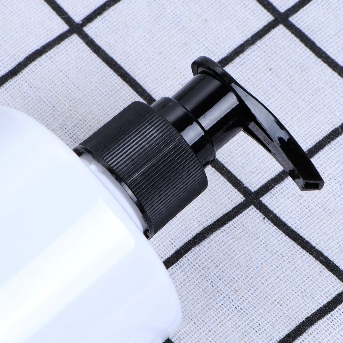 

3 шт., 500 мл, пустые прозрачные бутылки для хранения шампуня, лосьона, средства для мытья тела, герметичный органайзер для ванной комнаты, экономящий место пластиковый органайзер