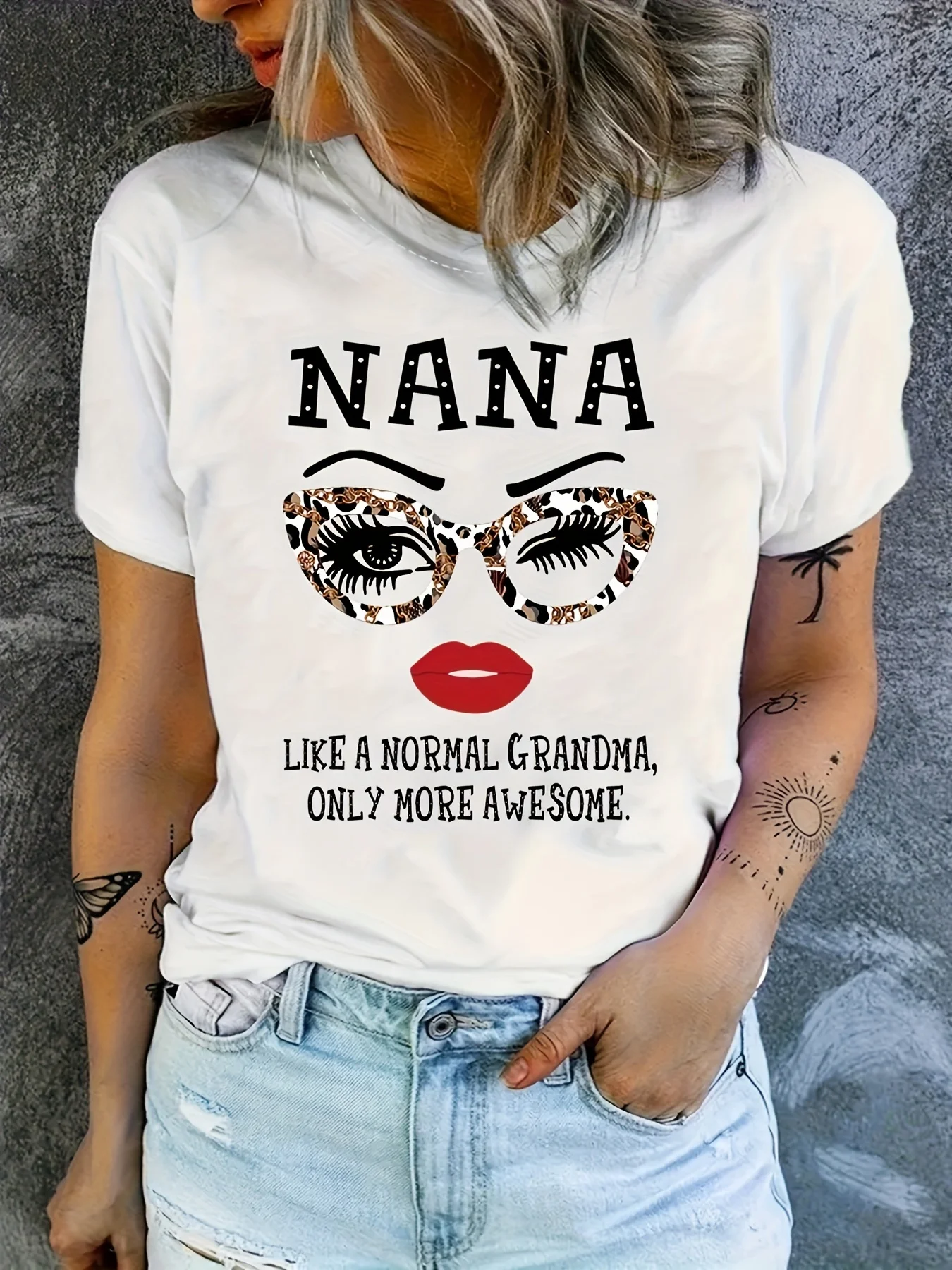 

NANA Letter Print T-shirt - Women's Short Sleeve Casual Top for Summer and Spring