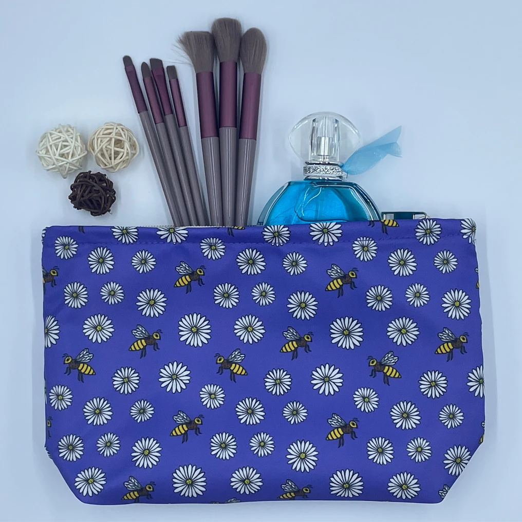 Borsa per il trucco con cerniera con stampa margherita e ape impermeabile, elegante Organizer per il trucco per le donne, borsa da toilette Versatile