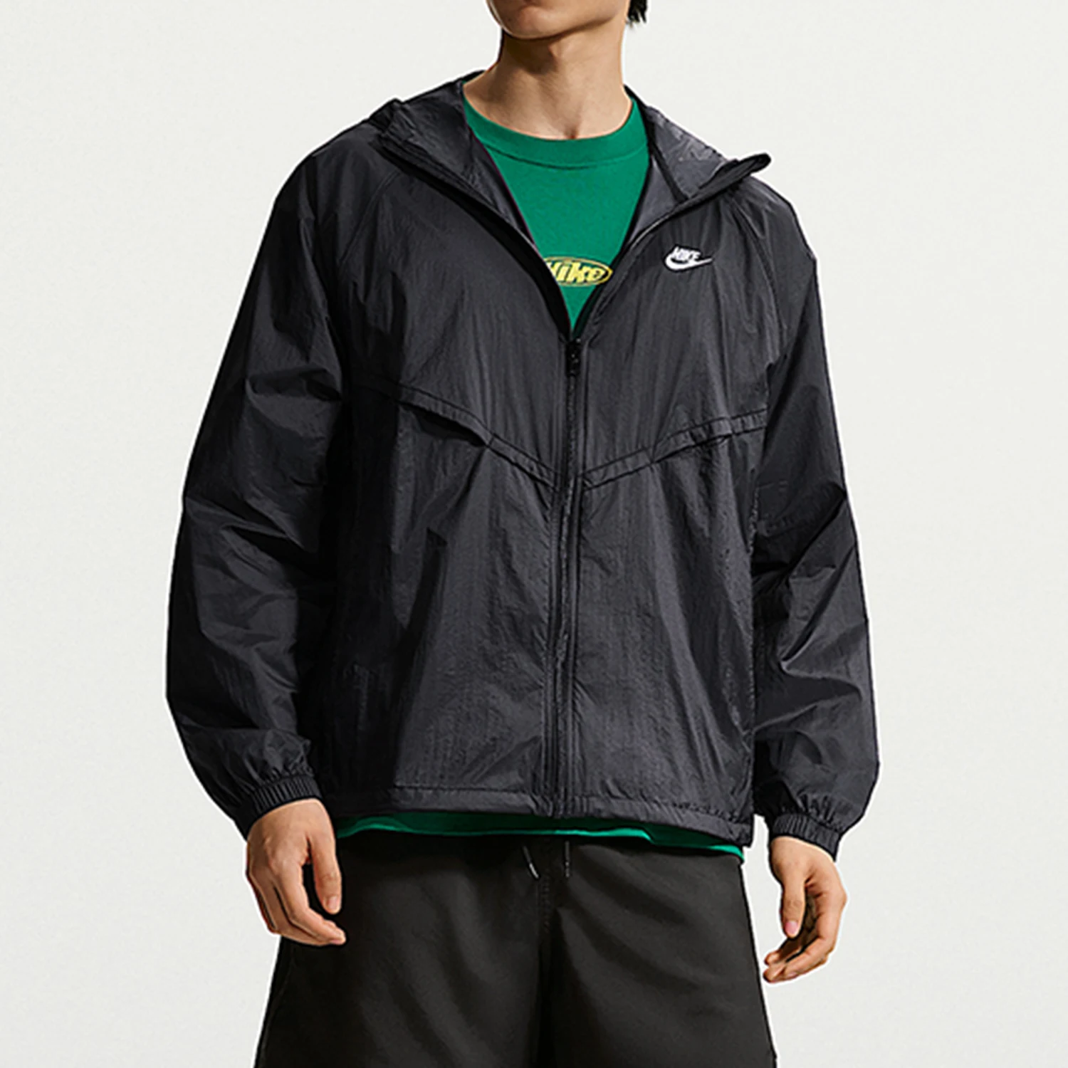 Nike Authentic Windrunner Chaqueta deportiva ligera con protección solar para hombre IO9628-010