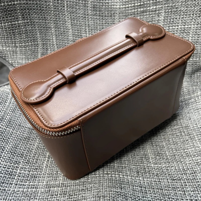 Genuine Leather Makeup Bag Fashion Cosmetic Bag for Women Travel Cosmetic cases High Quality Jewelry Box Exquisite Storage Bag