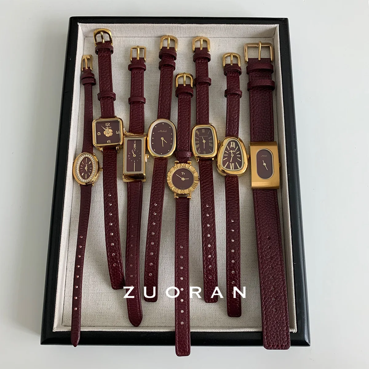 

A retro-style oval leather women's watch perfect for autumn and winter, a trendy gift for women, especially for birthdays.