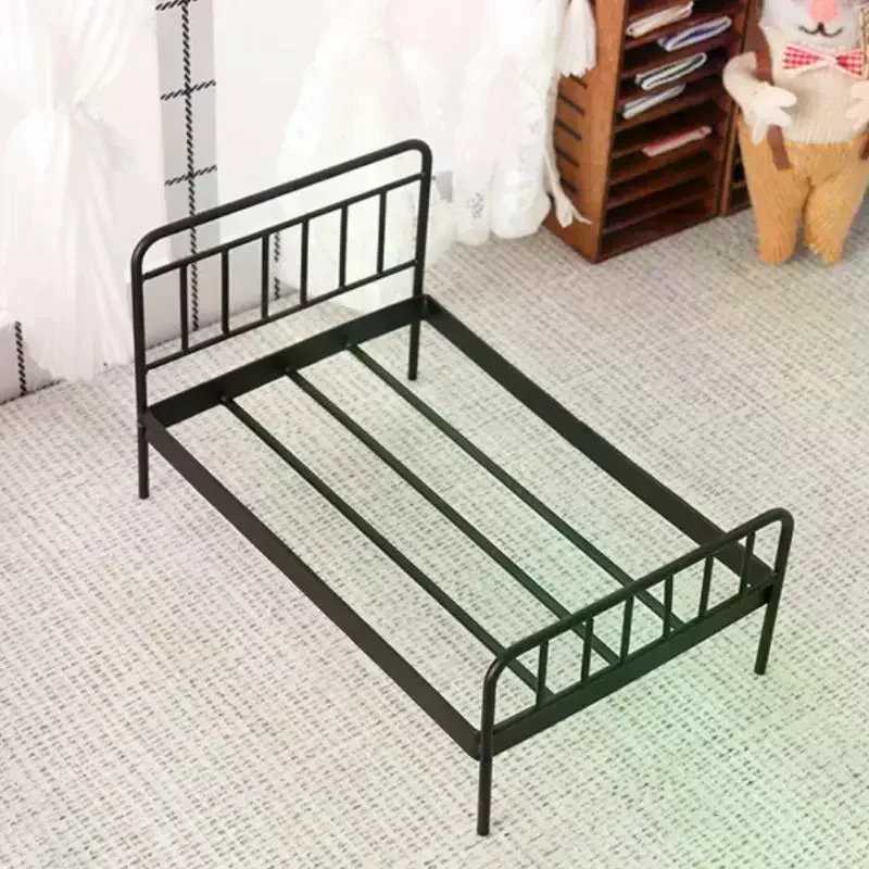 1 個 1:12 ドールハウスミニチュア鉄人形ベッドモデルミニ人形家具シミュレーションベッド寝室 DIY アクセサリーおもちゃ