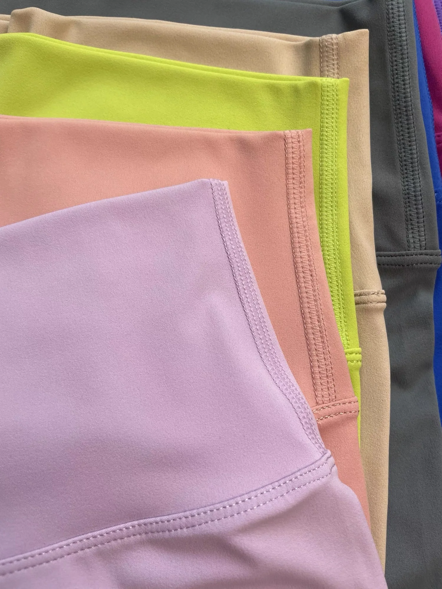 Damen High-Waist Naked Feel Schnelltrocknende Kompressions-Shorts, Anti-Scheuer- & Anti-Exposure Yoga-Lauf-Fitness-Shorts – Detail 6