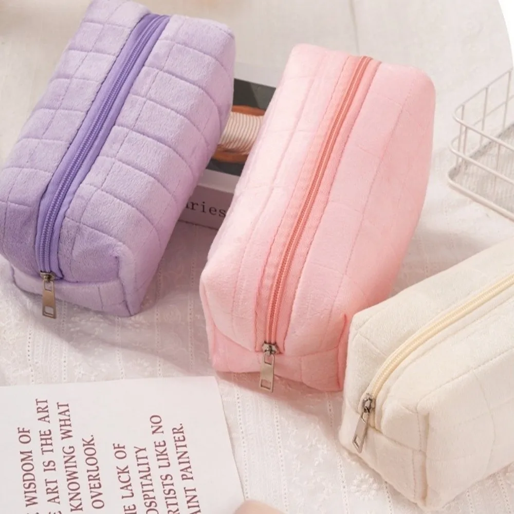 Japanese Style Minimalist Plaid Makeup Bag Zipper Closure Large Capacity Plush Storage Bag Multifunctional Cosmetic Bag Students