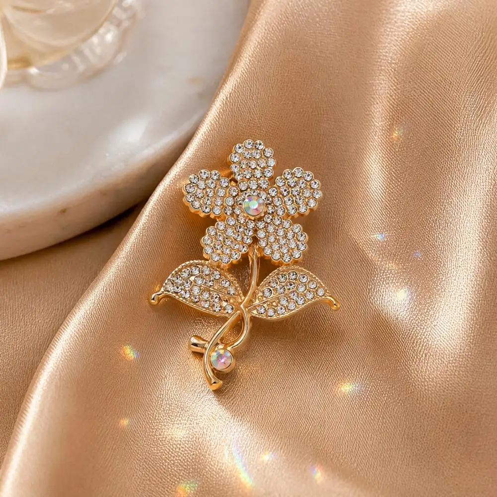 Strong Buckle Brooch Vintage Rhinestone Flower Brooch Floral Alloy Lapel Pin Sweater Cardigan Coat Decoration Men Women Clothing