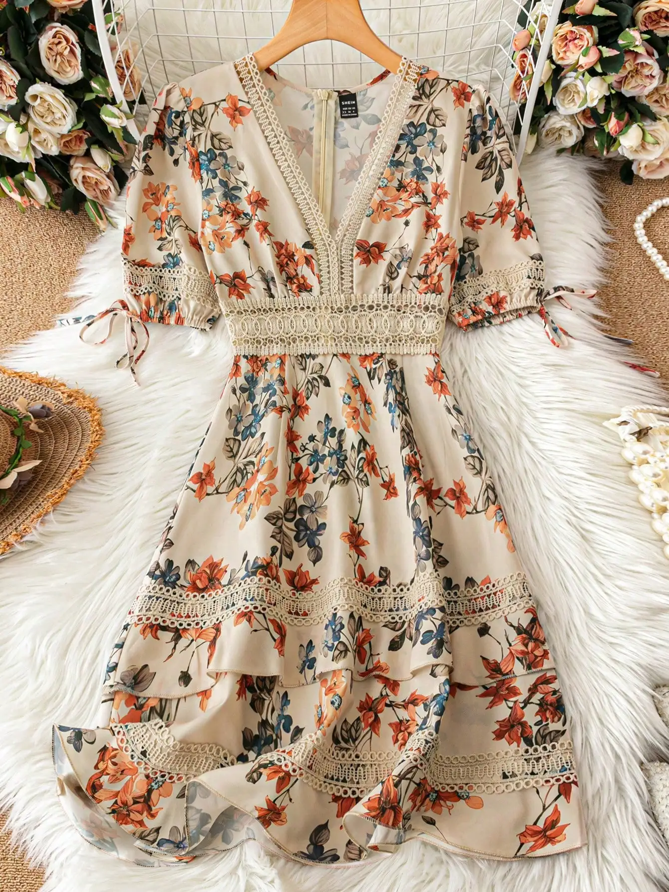 

Elegant Floral Print Lace Trim V-Neck Short Sleeve Tiered Dress