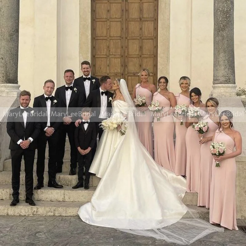 Robe de demoiselle d'honneur rose clair, asymétrique épaule dénudée avec jupe fendue, sirène longue en crêpe, robe d'invitées de mariage, robes de soirée formelles 2022